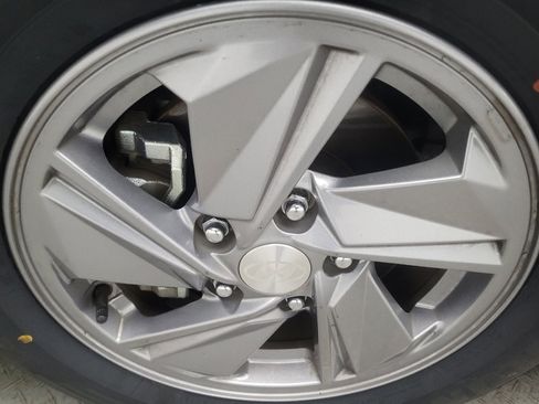 Used 2024 Hyundai Elantra SE FWD image 31