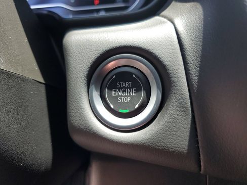 Used 2024 GMC Yukon SLT w/ SLT Luxury Package RWD image 24