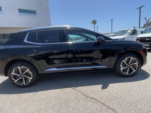 New 2025 Chevrolet Equinox EV LT image 9