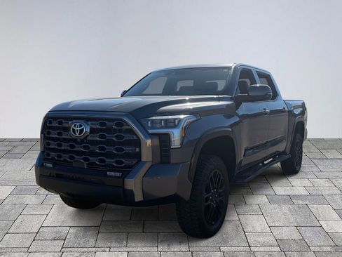 Used 2022 Toyota Tundra Platinum image 3