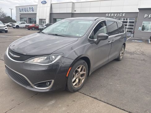 Used 2018 Chrysler Pacifica Touring Plus w/ Tire & Wheel Group image 2