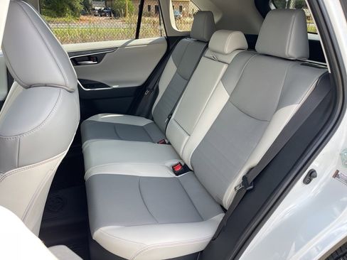 Used 2024 Toyota RAV4 Limited image 28