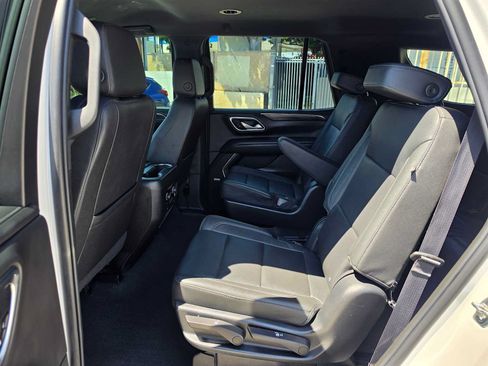 Used 2022 Chevrolet Tahoe LT w/ Luxury Package RWD image 17