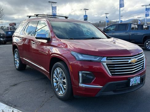 Used 2023 Chevrolet Traverse Premier image 3