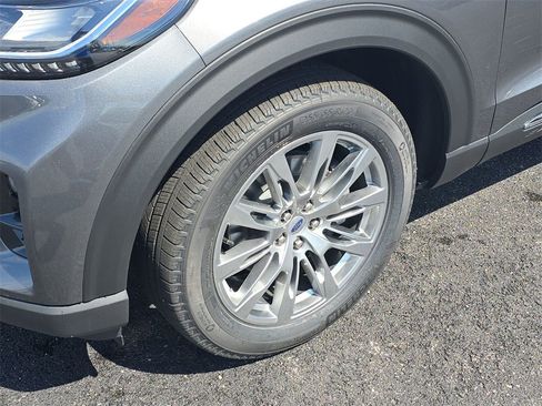 Used 2025 Ford Explorer Active w/ Active Comfort Package image 15