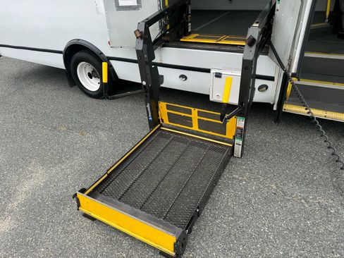 Used 2015 Ford E-450 and Econoline 450 Super Duty w/ Shuttle Bus Prep Package image 24