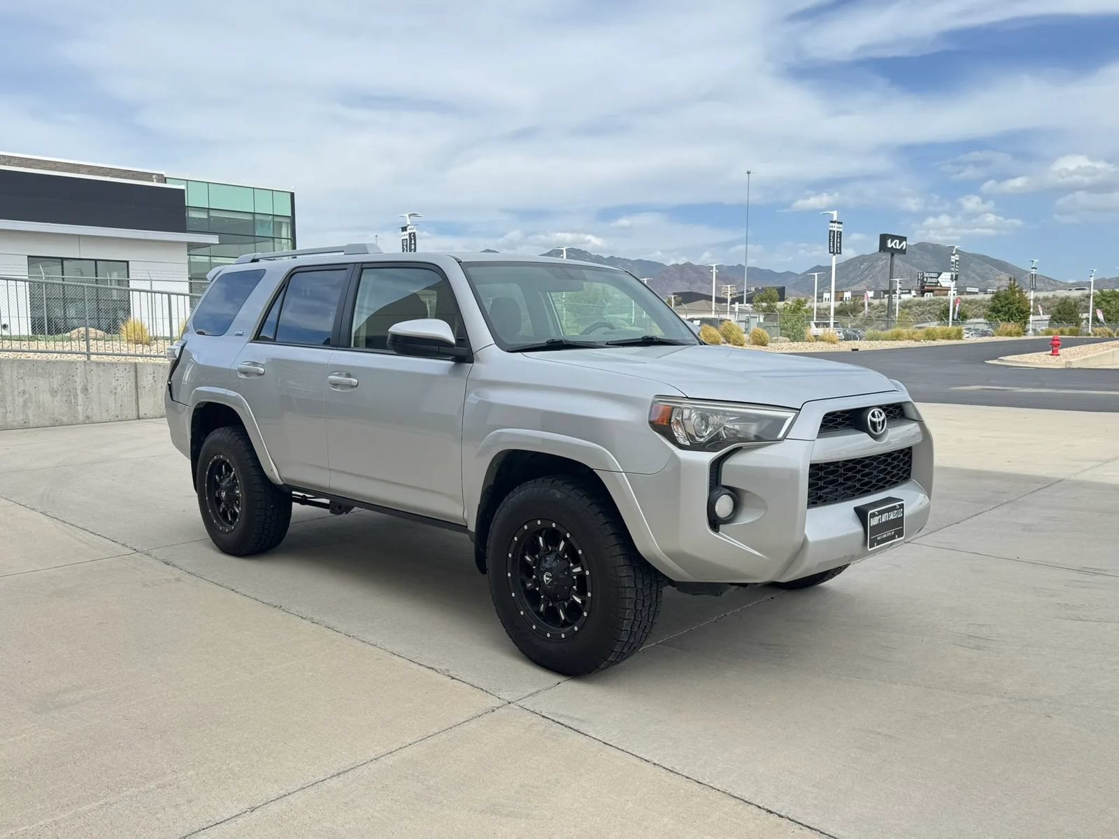 Used 2015 Toyota 4Runner SR5 AWD/4WD image 7