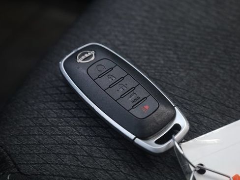 Used 2025 Nissan Rogue SV FWD image 29