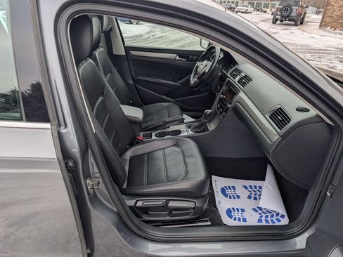 Used 2015 Volkswagen Passat TDI SE image 11
