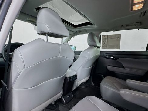 Used 2020 Toyota Highlander XLE image 18