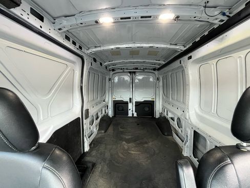 Used 2022 Ford Transit 250 Medium Roof image 15
