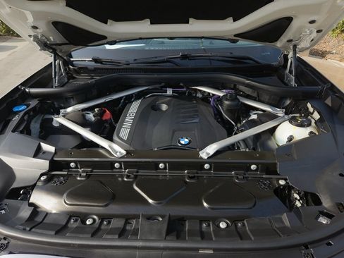 Used 2024 BMW X7 xDrive40i w/ Premium Package image 27