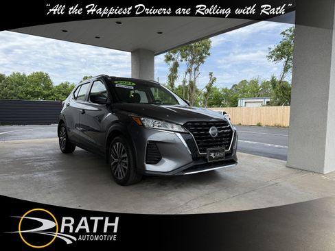 Used 2021 Nissan Kicks SV FWD image 1