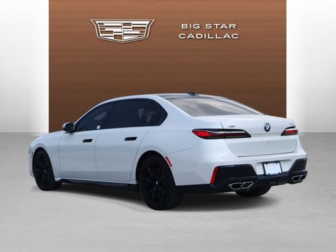 Used 2023 BMW 760i xDrive w/ Executive Package image 3