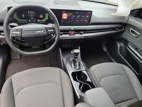 Used 2025 Kia K4 FWD image 8
