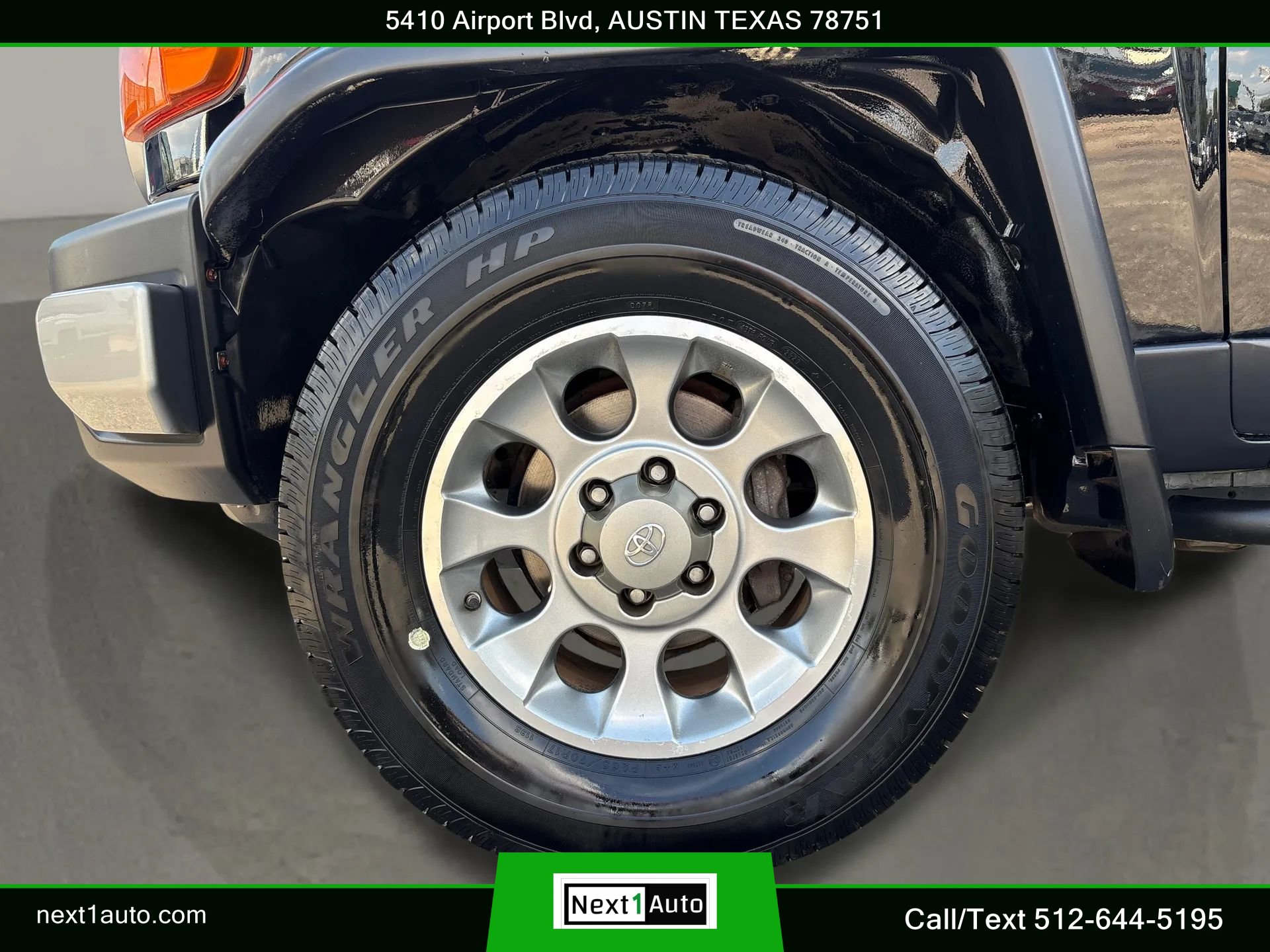 Used 2011 Toyota FJ Cruiser 2WD w/ Upgrade Pkg image 35