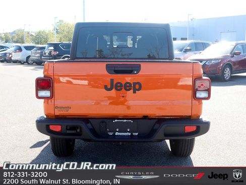 New 2025 Jeep Gladiator Sport image 6