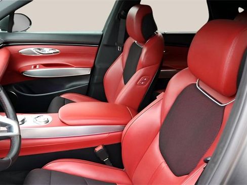 Used 2024 Genesis GV70 2.5T w/ Sport Prestige Package image 9