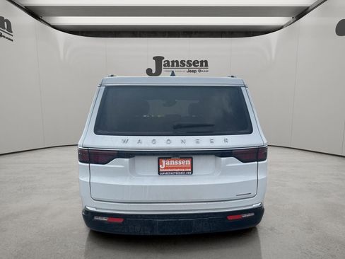 Used 2024 Jeep Wagoneer Series III image 3