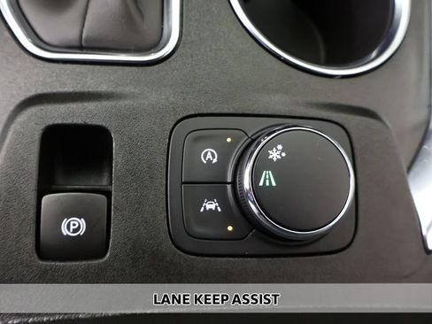 Used 2023 Chevrolet Traverse LT FWD image 4