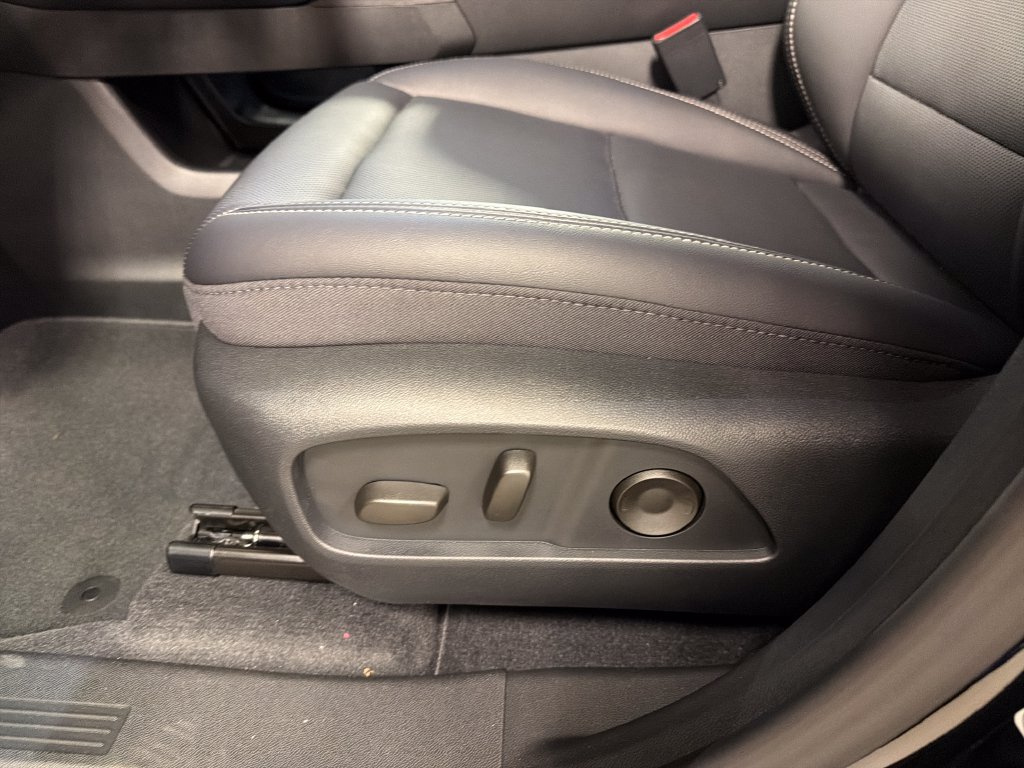 New 2027 GMC Terrain Elevation w/ Elevation Premium Package FWD image 23