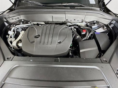 Certified 2025 Volvo XC90 B5 Core w/ Protection Package Premier image 32