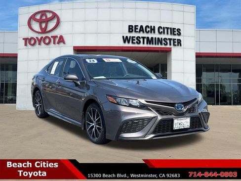 Certified 2024 Toyota Camry SE FWD image 1