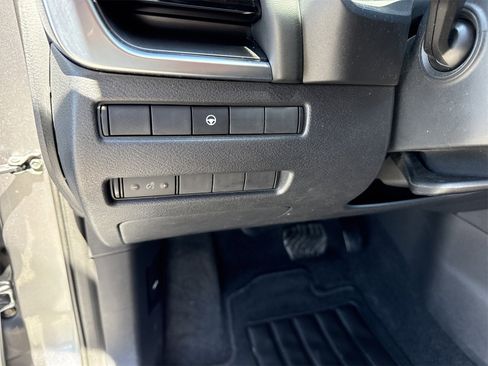 Used 2021 Nissan Rogue SV image 15