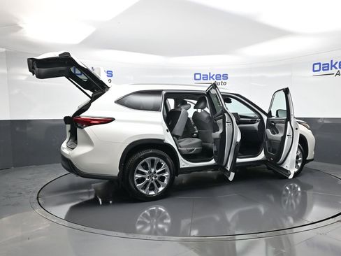 Used 2021 Toyota Highlander Limited image 57