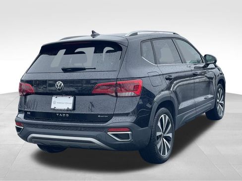 Certified 2022 Volkswagen Taos SE w/ Panoramic Sunroof Package image 3