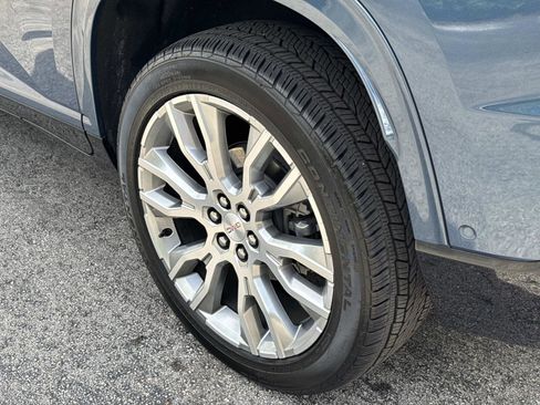 Used 2025 GMC Acadia Denali w/ Super Cruise Package FWD image 12