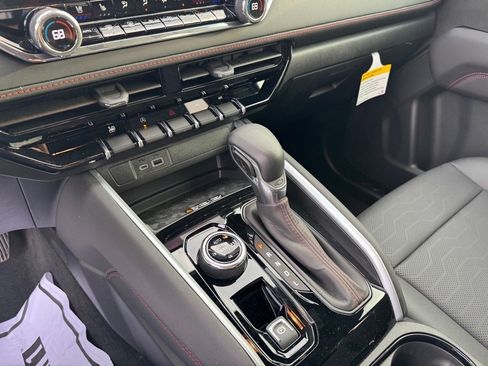 Used 2025 Chevrolet Colorado Z71 w/ Z71 Convenience Package 2 image 18