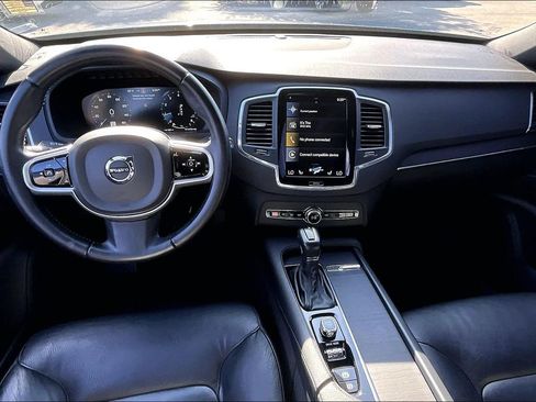 Used 2020 Volvo XC90 T6 Momentum w/ Protection Package Premier AWD/4WD image 3