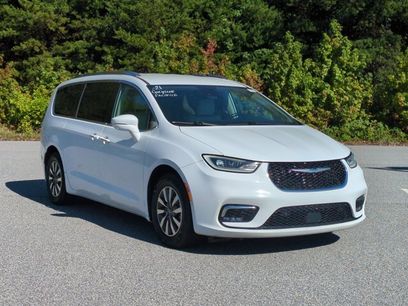 Used 2021 Chrysler Pacifica Touring-L