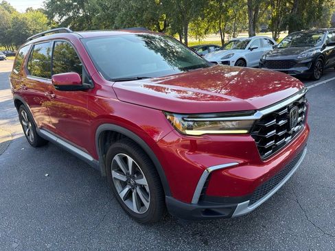 Used 2023 Honda Pilot Touring image 4