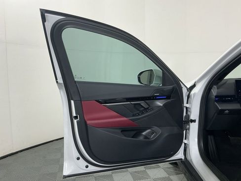 Certified 2025 BMW 530i w/ Premium Package image 20