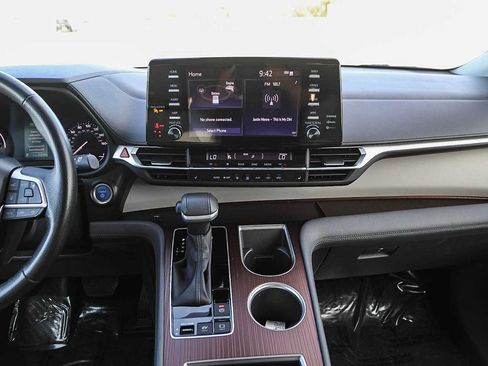 Used 2023 Toyota Sienna XLE image 13