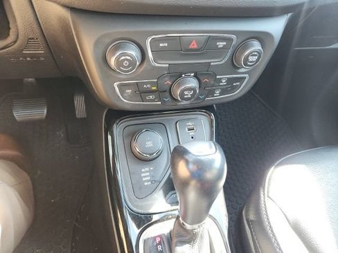 Used 2020 Jeep Compass Latitude AWD/4WD image 19