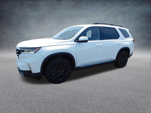 Used 2025 Honda Pilot Touring image 7