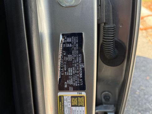 Used 2025 Kia Soul LX w/ LX Technology Package FWD image 25