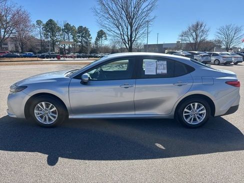 Used 2025 Toyota Camry LE image 2