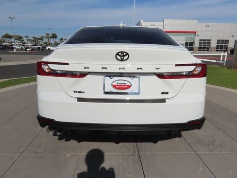 Used 2025 Toyota Camry SE image 6