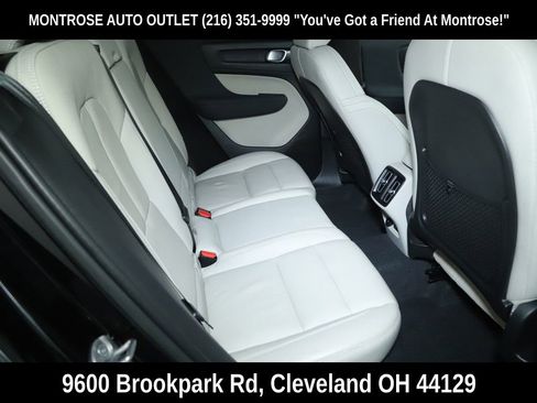 Used 2023 Volvo XC40 B5 Plus w/ Climate Package image 31