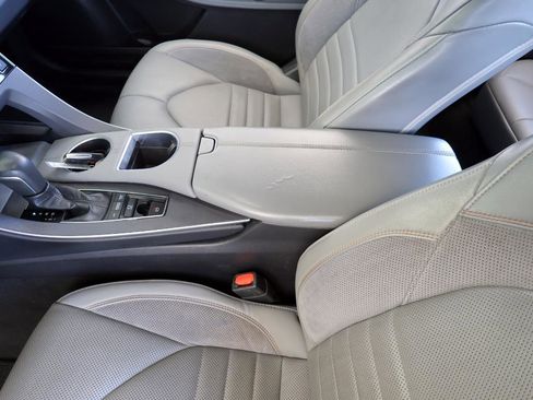 Used 2019 Toyota Avalon Touring FWD image 41