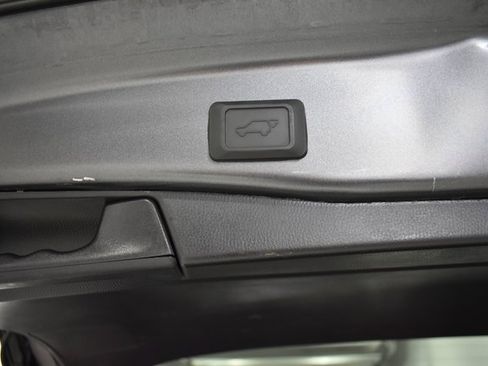 Used 2023 Toyota RAV4 XLE Premium image 33