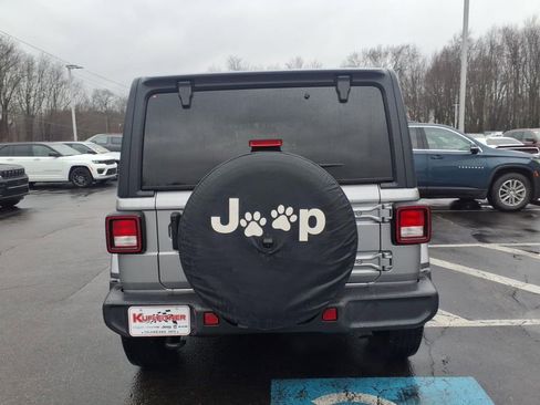 Used 2021 Jeep Wrangler Unlimited Sahara AWD/4WD image 3