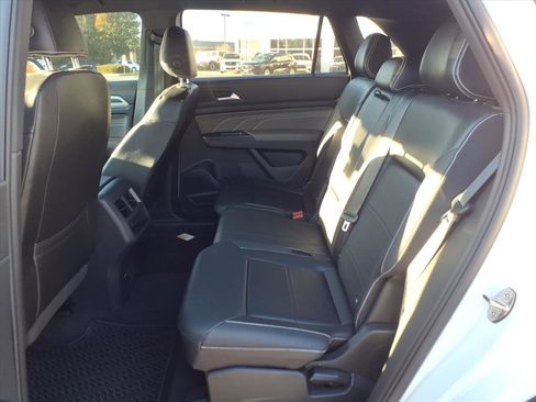 Used 2021 Volkswagen Atlas Cross Sport SE image 29