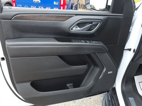 Used 2021 Chevrolet Suburban LT RWD image 11