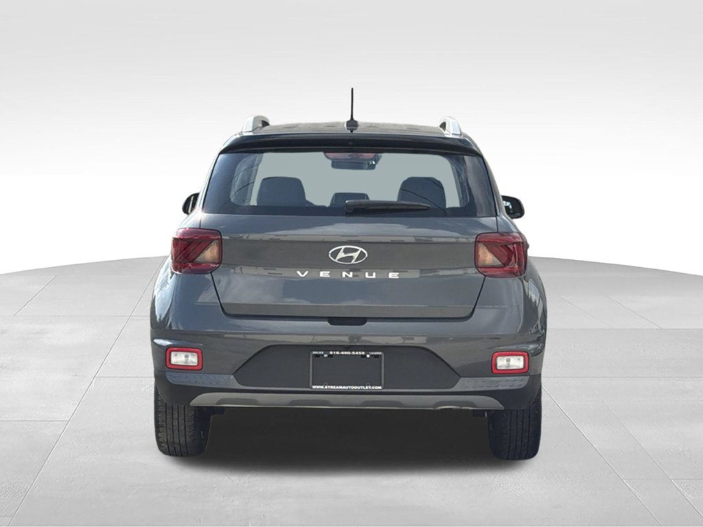Used 2025 Hyundai Venue Limited FWD image 7