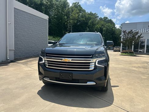 Used 2022 Chevrolet Suburban High Country w/ Premium Package AWD/4WD image 8